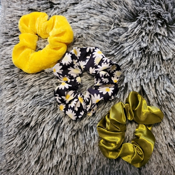 Scrunchie Set - Picture 2 of 3